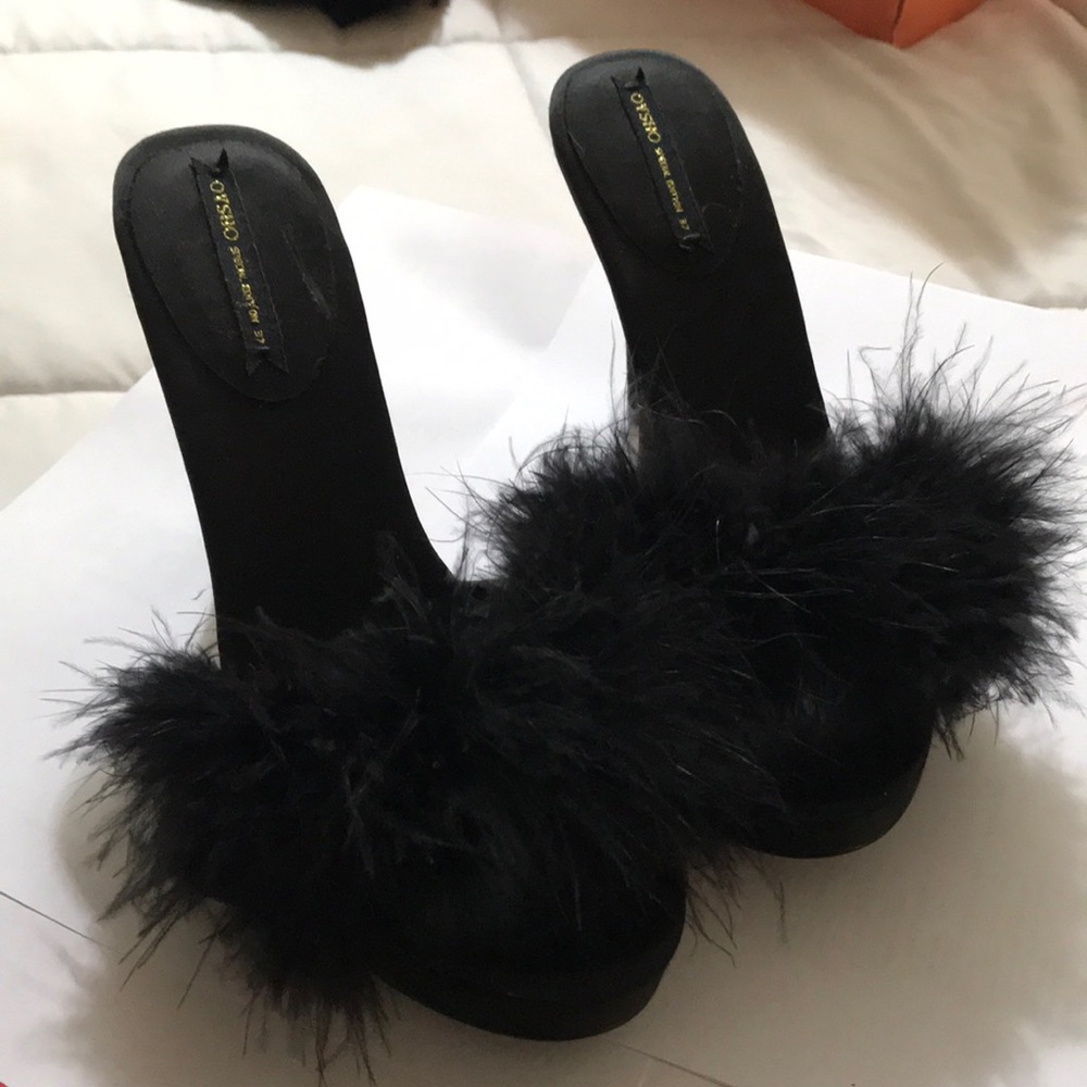 Furry slipper heels in black